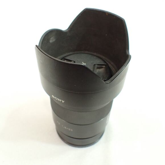 Sony SEL55F18Z Zeiss Sonnar FE 55mm f/1.8 Lens w/Hoya HD2 Filter, Hood, 2 Caps - Picture 15 of 15